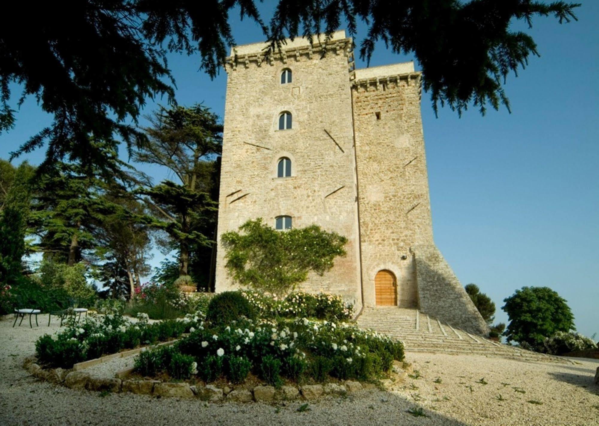 Torre Almonte Aparthotel Todi Eksteriør bilde